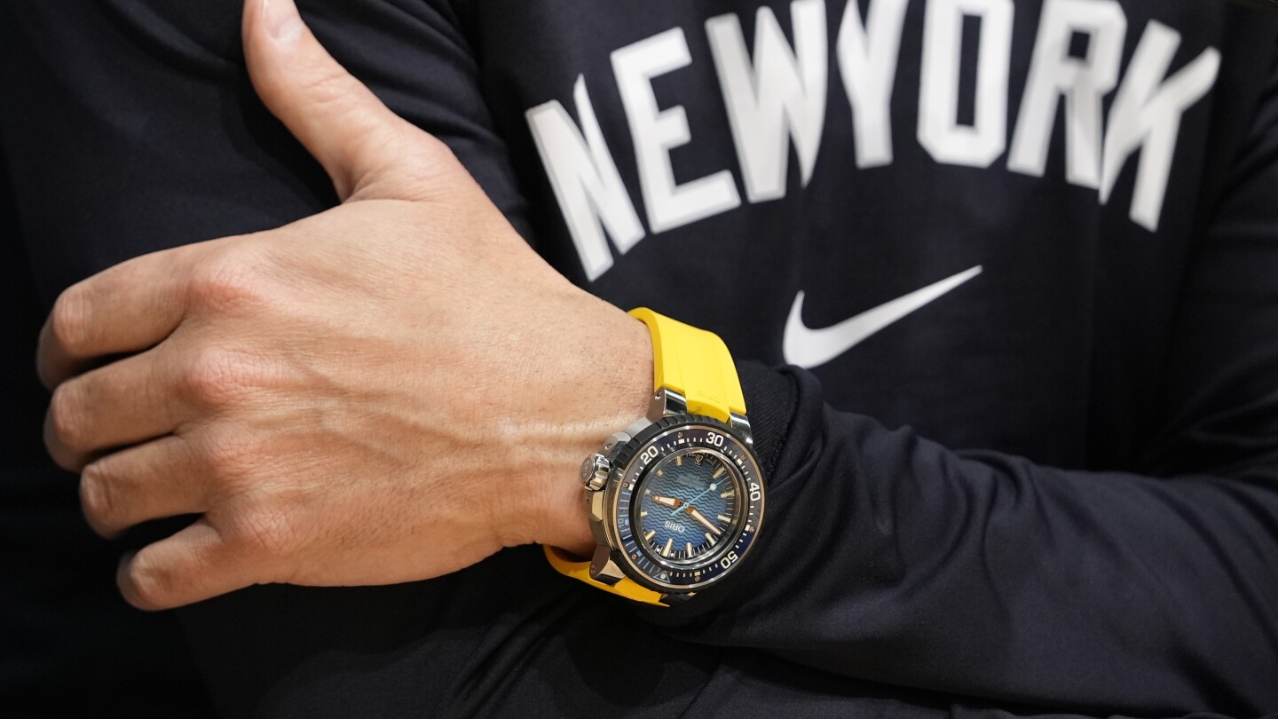 Yankees watch discount